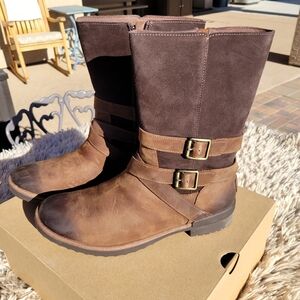 UGG Lorana Boots